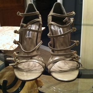 Super cute Steve Madden strappy pump in nude.