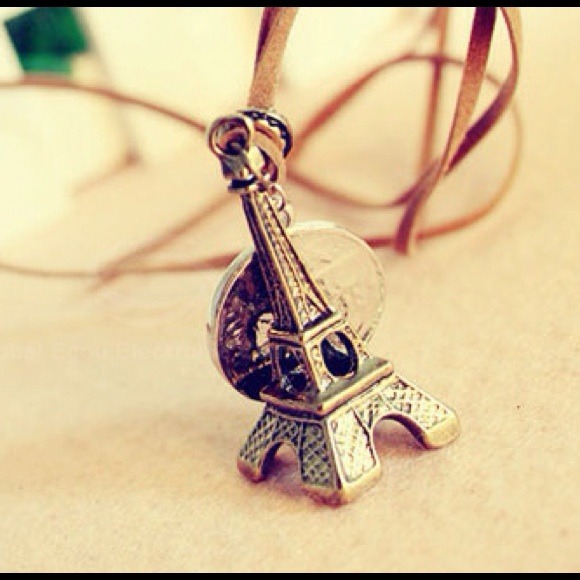 Eiffel Tower pendant necklace - Picture 1 of 2