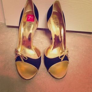 GUESS HEELS GOLD/BLACK LIKE NEW