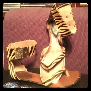 SOLD 🐯 Vince Camuto Tiger Print Sandals