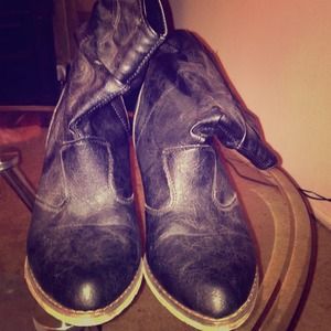 Charles Albék low-cut boot