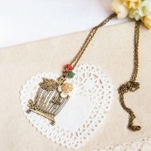 💗SALE PRICE💗Cute necklace with bird cage pendant