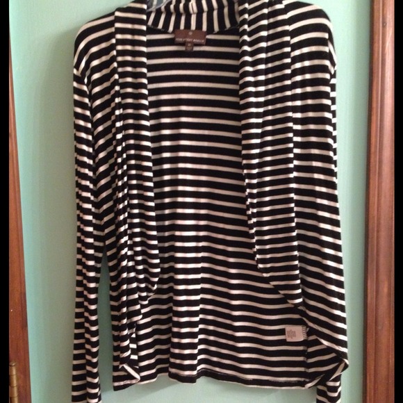 🌟SOLD🌟 Black & White stripe Cardi