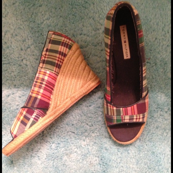 ⭐️SOLD⭐️ Tommy Hilfiger plaid wedges