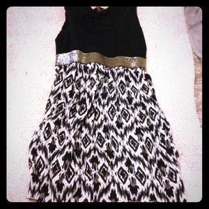 Funky patterned gold belted minidress