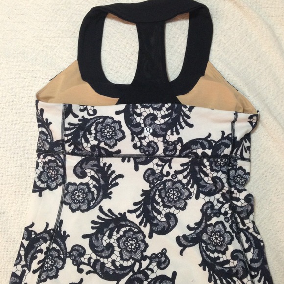 SOLD- Lululemon Scoop Neck Tank Laceoflauge - Picture 3 of 4