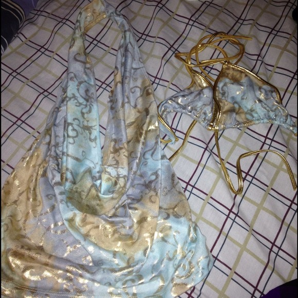 Backless top with bra