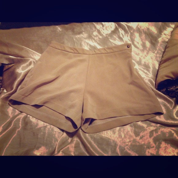 Short high waisted brown