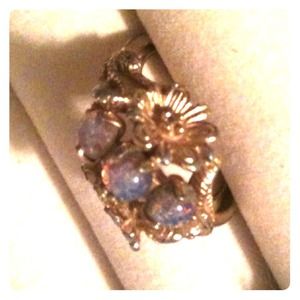 Gorgeous Antique Ring w/ iridescent stones