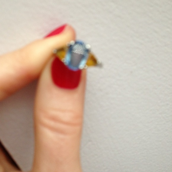 Sapphire blue and yellow platinum ring