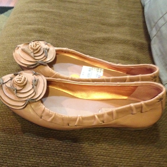 Brand new bcbg leather shoes