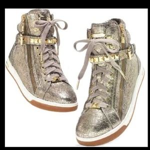 NOT FOR SALE! I'm looking for these in a size 8.