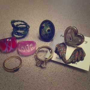 🚫SOLD🚫Miscellaneous rings and earrings.