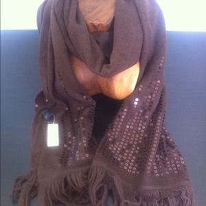 Beautiful scarf with glitters