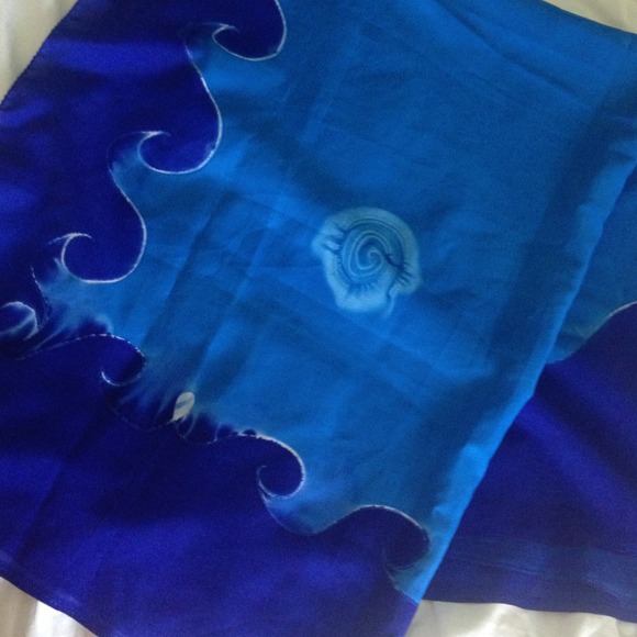 Beautiful wrap in blue ocean waves