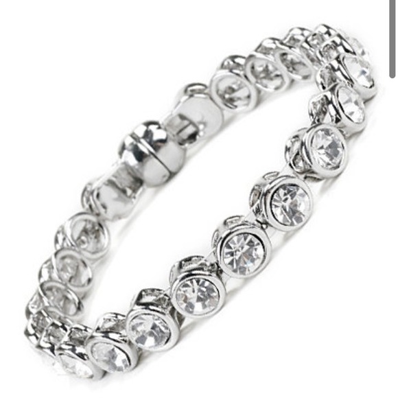 Silver round bezel rhinestone bracelet/bangle