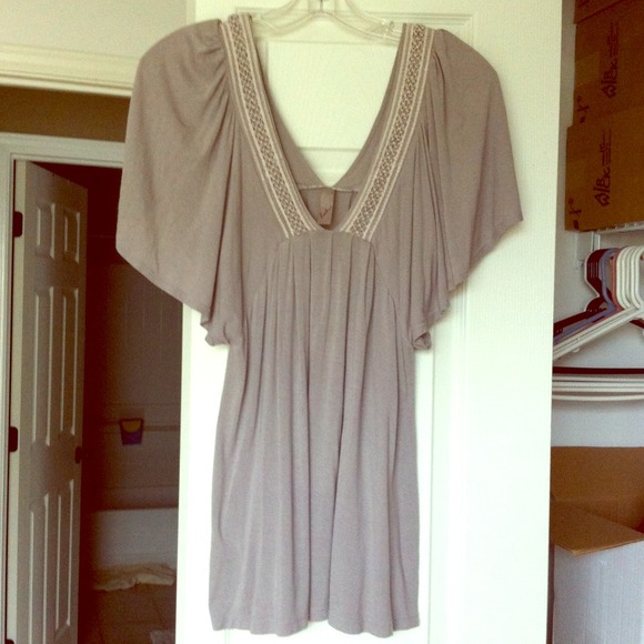 $$Hold$$Lush grey v-neck tunic