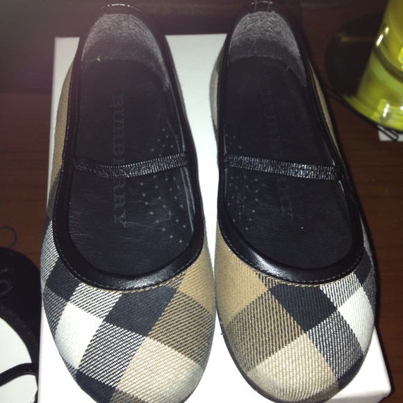 🌟SOLD🌟Toddler girl burberry flats