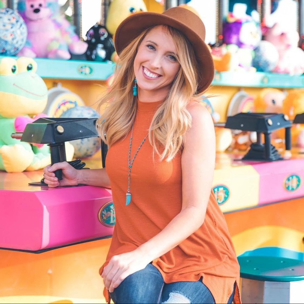 🎀⚓ Meet your seller!⚓🎀
