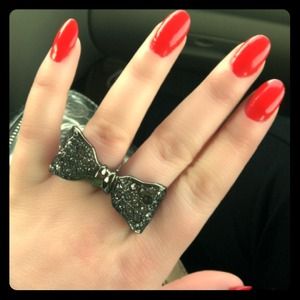 Sparkly multi finger bow ring