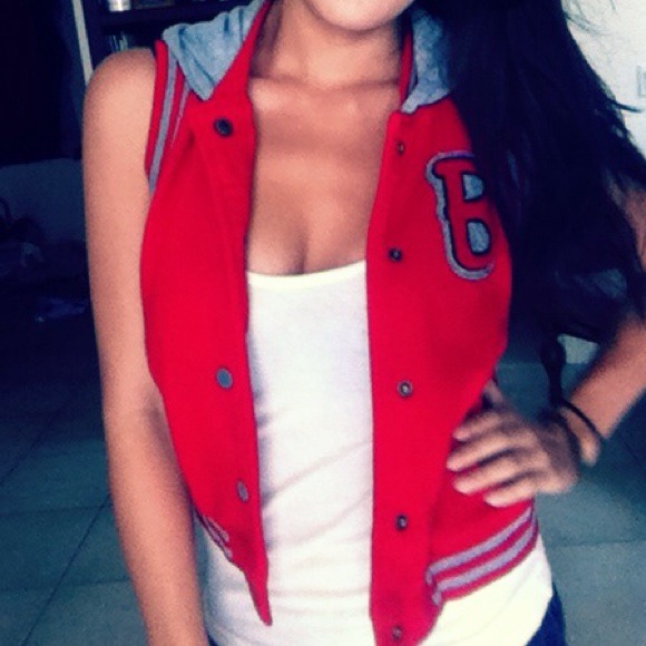 red & gray vest ❤