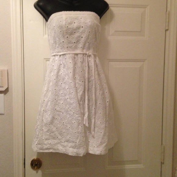 American Eagle Outfitters Dresses & Skirts - ❌SOLD❌American Eagle White Eyelet strapless Dress