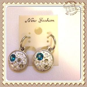 Reduced price!CHANEL logo earrings