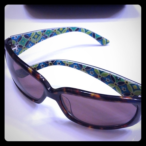 Vera Bradley Sunglasses w/ hard carrying Case