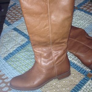 SOLD!!!!!!!!!!!! Carmel colored boots