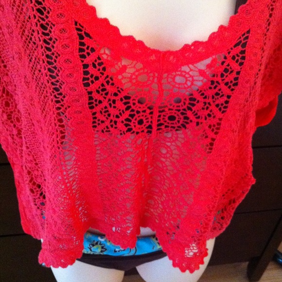 💢Sold💢Red cropped top - Picture 2 of 3