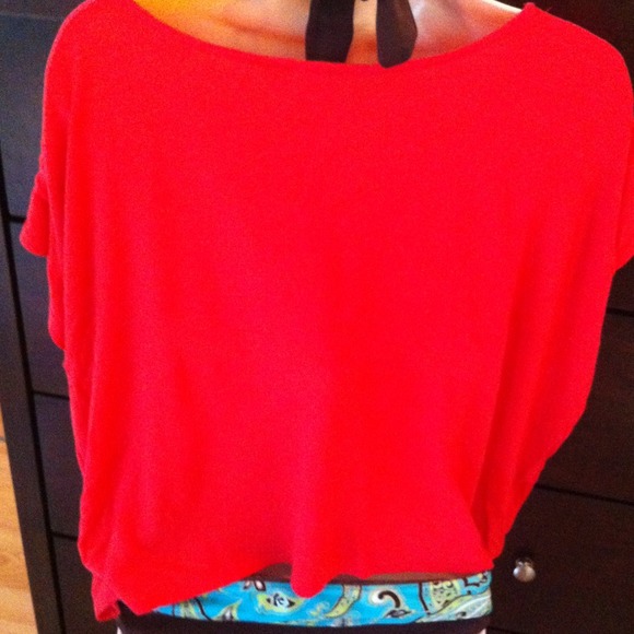 💢Sold💢Red cropped top - Picture 3 of 3