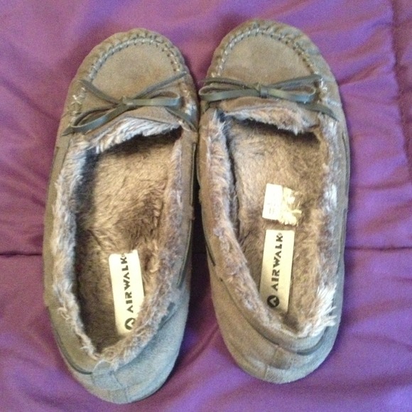 ❌SOLD!❌ size 8 1/2 gray moccasins! Very soft!