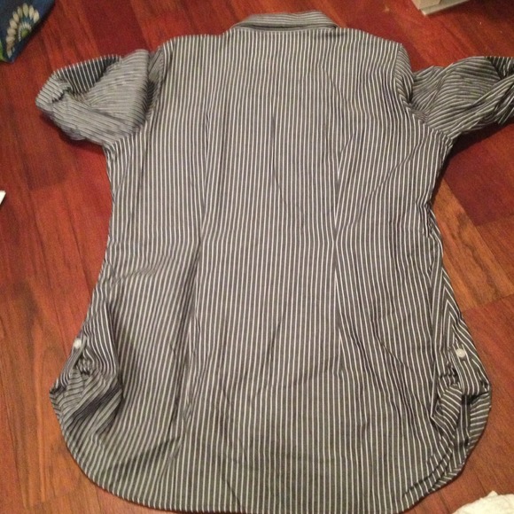 Sold🌸Grey Striped Button Up Shirt - Picture 4 of 4