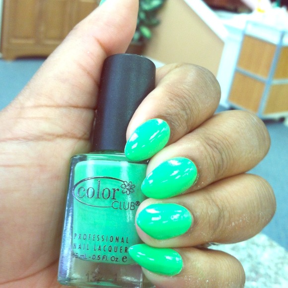 I wanted to share my nails & nail color!!!! 💅💅