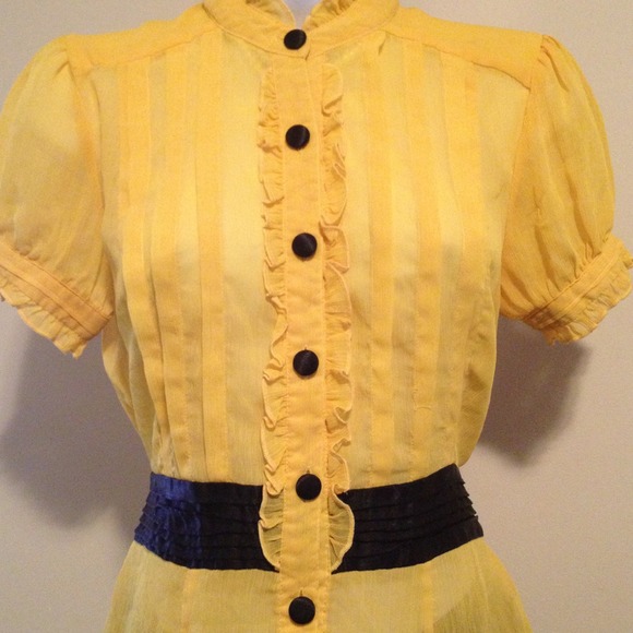 Yellow/black chiffon blouse. L:23.  B:36".  W:30". - Picture 4 of 4