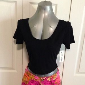 Black scoop neck crop top