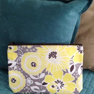 Thirty-One Zipper Pouch