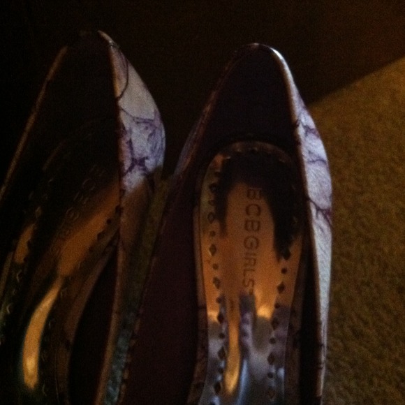 REDUCED!!! BCBG purple and white peep toe - Picture 3 of 4