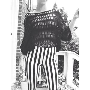 Black loose knit sweater! 💀