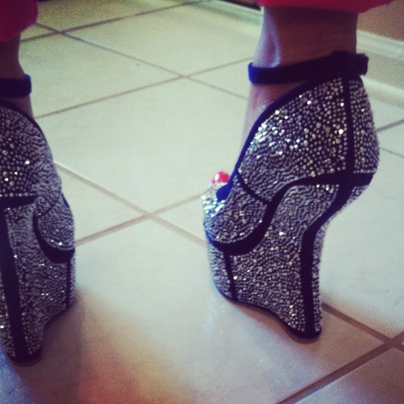 Blue rhinestone heel less