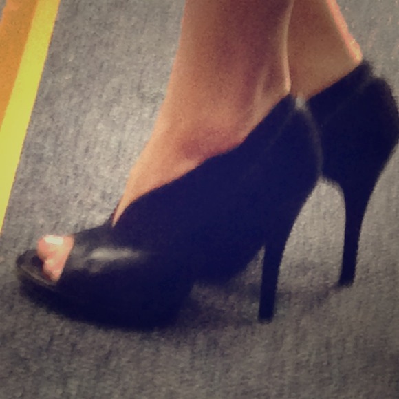 Carlos black leather and stretch stilettos ❤