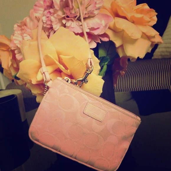 Coach Wristlet🌸🌼SOLD