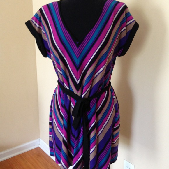 Multi colored chevron maternity top, size L