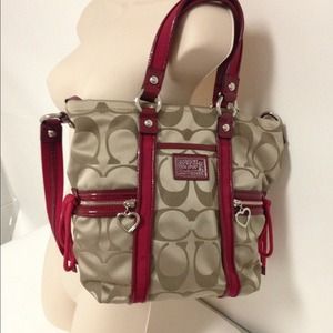 SOLD. Coach daisy Signature F20101