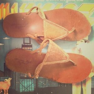 7.5 American Eagle Leather Sandals.