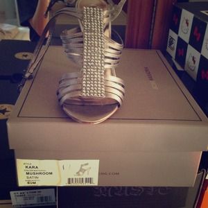 BCBG maxazria size 6.5M Kara mushroom satin heels