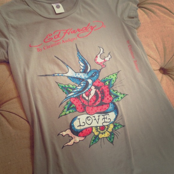 Ed Hardy T-Shirt.