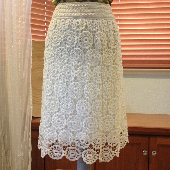 SOLD/BUNDLED. Sweet Lace Skirt - Picture 2 of 3