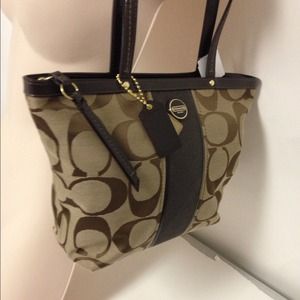 ******SOLD******Coach Signature Strip Tote F21950