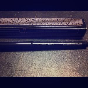 Mary Kay black eyeliner with sharper included